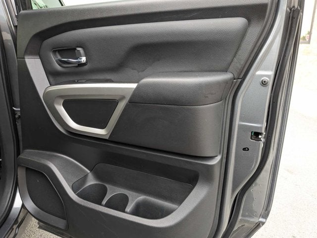 2023 Nissan Titan SV