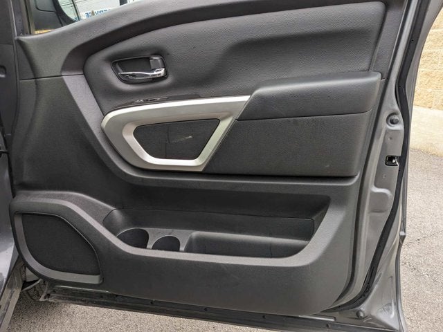 2023 Nissan Titan SV