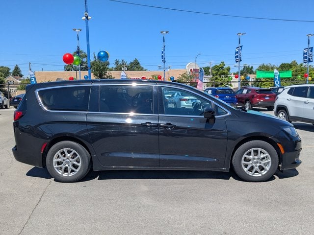 2023 Chrysler Voyager LX