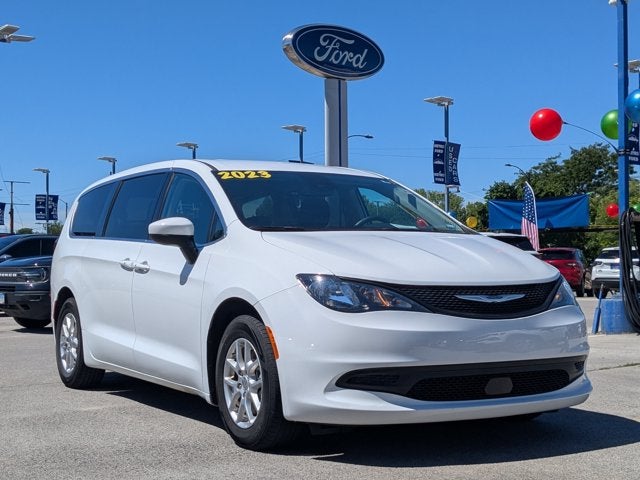 2023 Chrysler VOYAGER LX