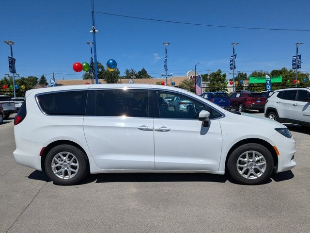2023 Chrysler VOYAGER LX