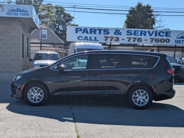 2023 Chrysler Voyager LX