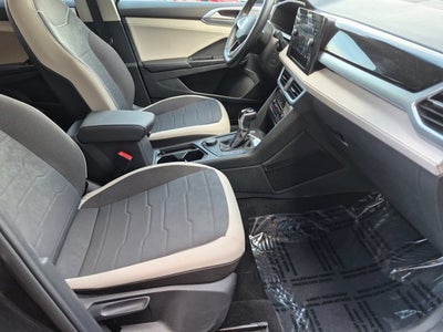 2025 Volkswagen Taos SE