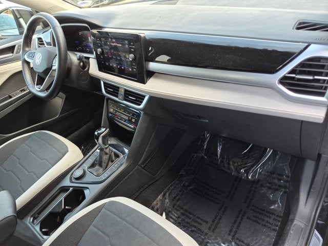 2025 Volkswagen Taos SE