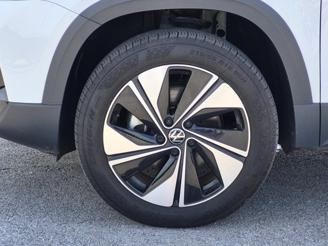 2025 Volkswagen Taos SE