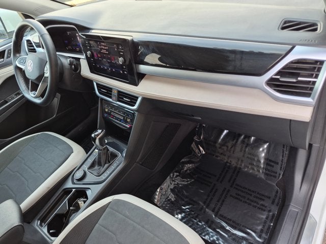 2025 Volkswagen Taos SE