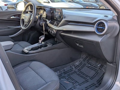 2025 Chevrolet Trax LS